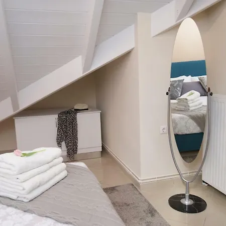 Vinieris Villas - Lagoon Diamond Loft Apartman